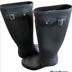 Women matte black tall Hunter rainboots plus bonus  boot socks!!!